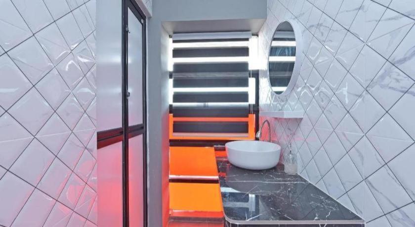 Oyo 90594 Hotel Casalink Paka Extérieur photo